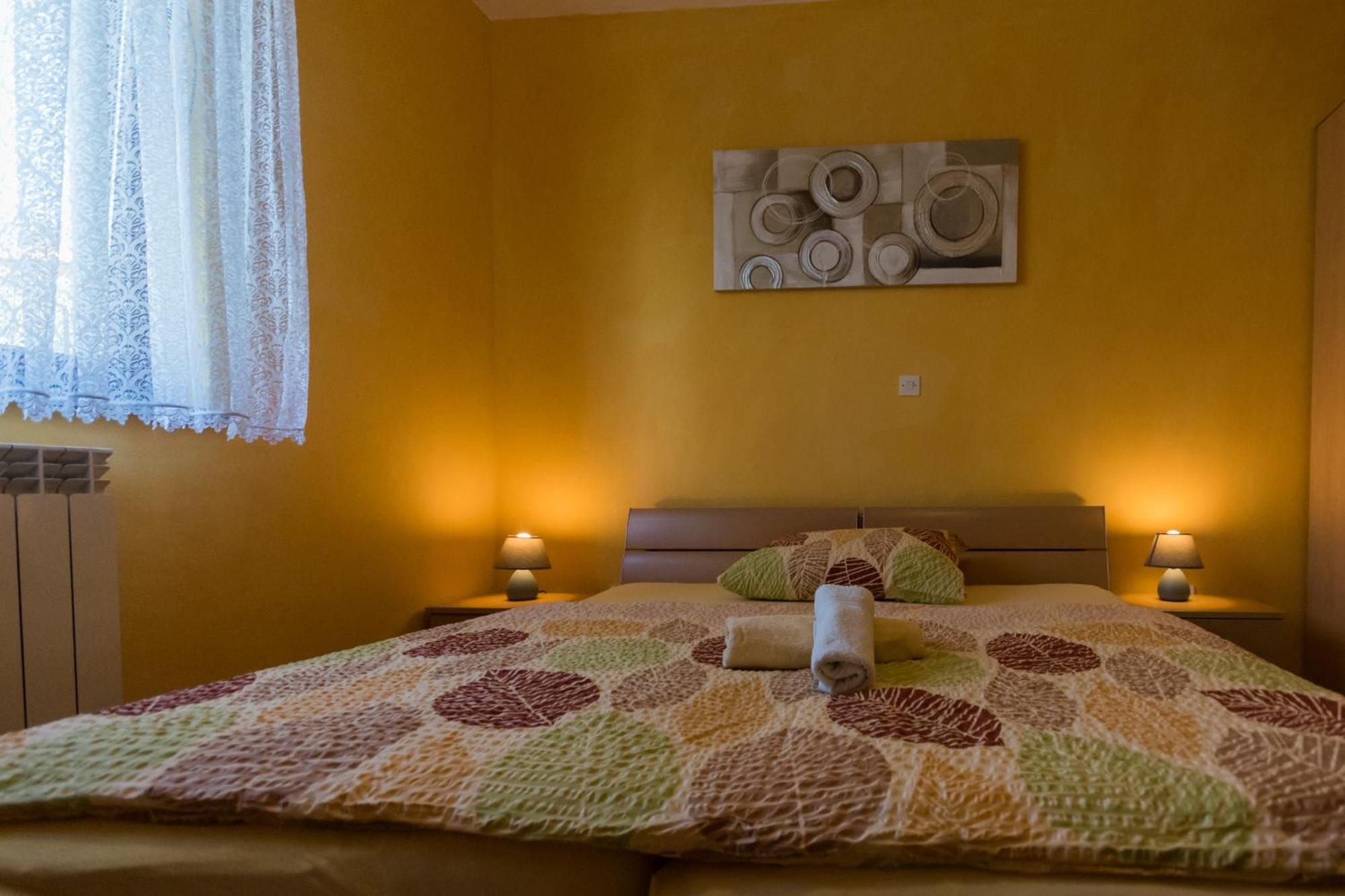 Apartment And Room Natasa Kobarid Esterno foto