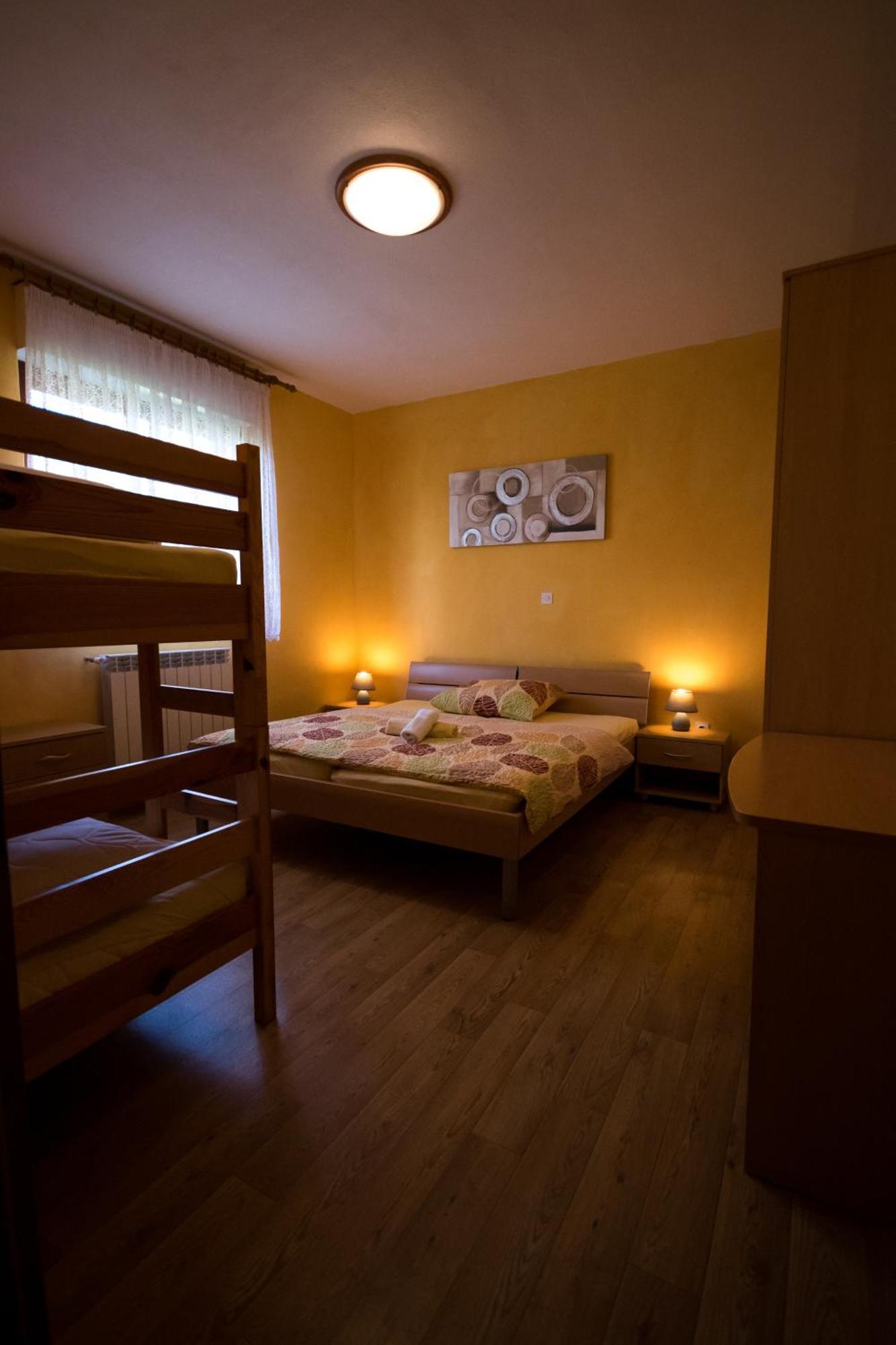 Apartment And Room Natasa Kobarid Esterno foto
