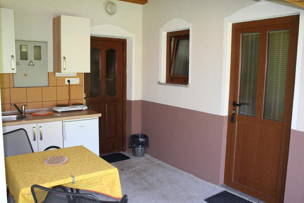 Apartment And Room Natasa Kobarid Esterno foto